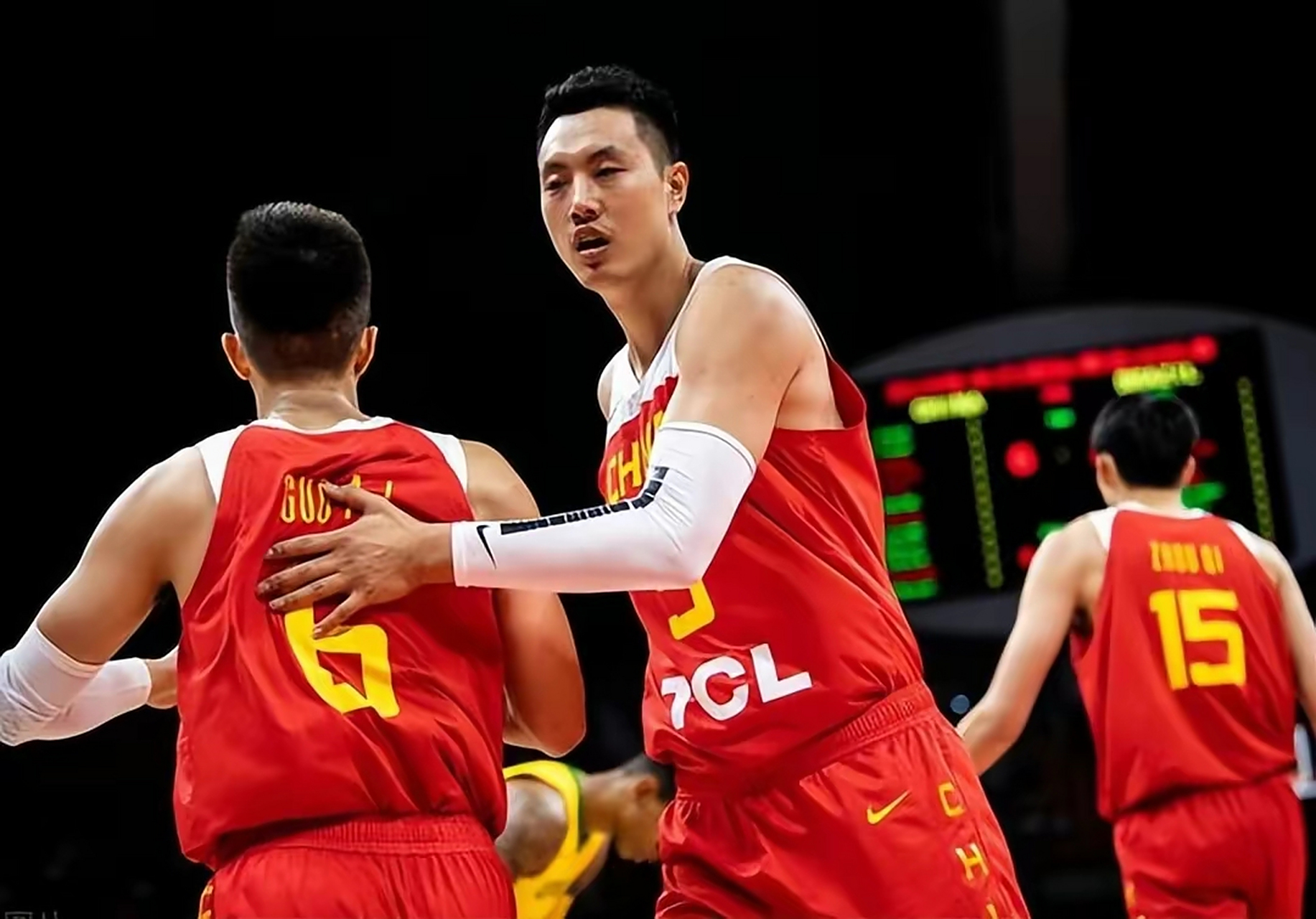 关于篮球传奇球员感谢球迷,退役仪式感动全场,气势如虹的信息 关于篮球传奇球员感谢球迷,退役仪式感动全场,气势如虹的信息