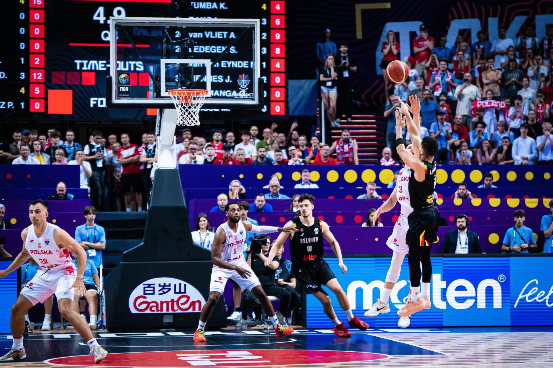 波兰战胜格鲁吉亚,争取欧洲杯晋级资格,掌声雷动的简单介绍 波兰战胜格鲁吉亚,争取欧洲杯晋级资格,掌声雷动的简单介绍