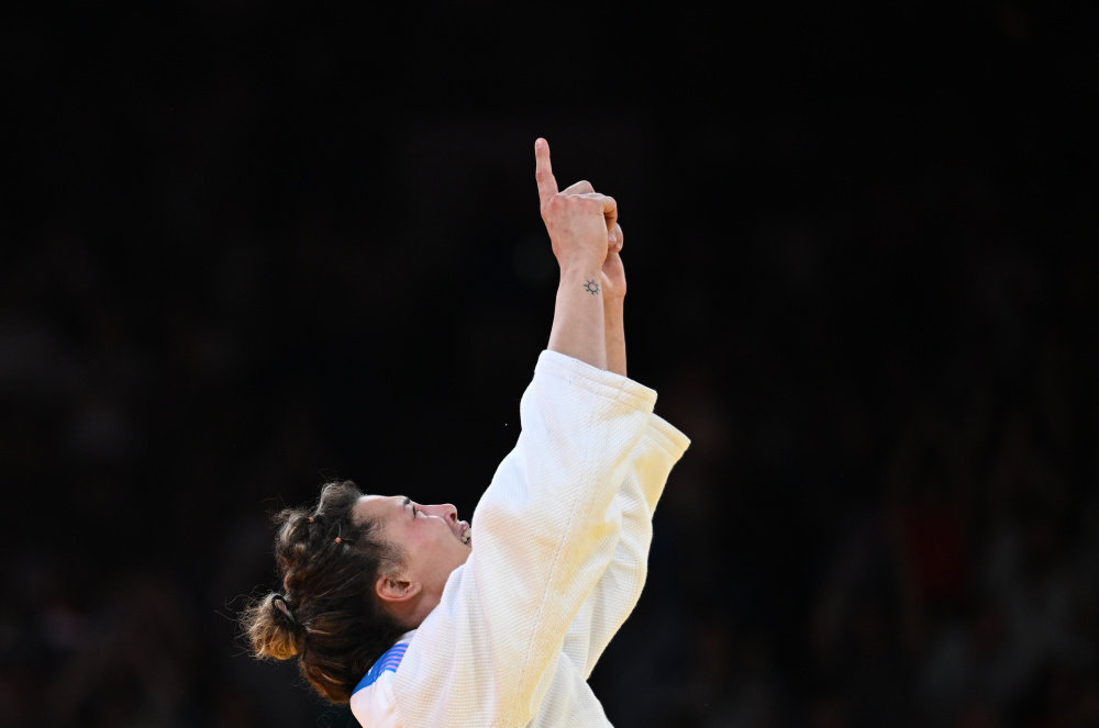 关于马尔代夫运动员在柔道比赛中夺冠，士气大振的信息