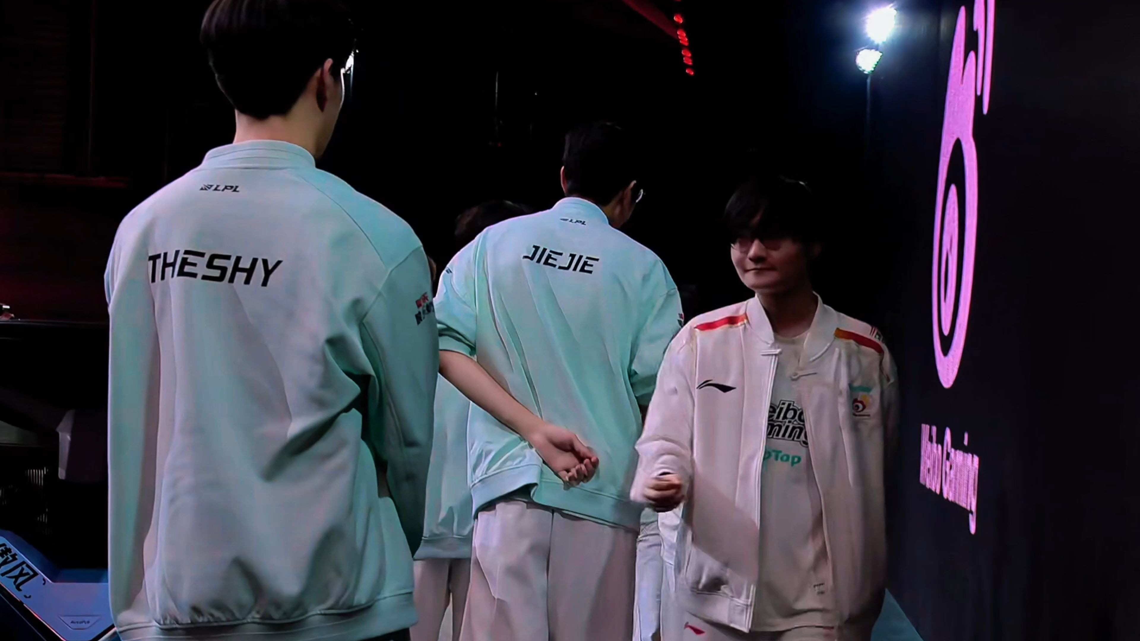 WBG险胜V5,Xiaohu拿下关键大龙激烈交锋成都决赛之夜,留下经典瞬间的简单介绍 WBG险胜V5,Xiaohu拿下关键大龙激烈交锋成都决赛之夜,留下经典瞬间的简单介绍