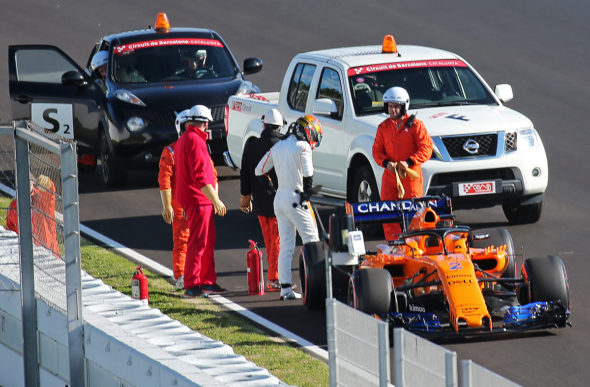 梅赛德斯险胜哈斯车队，塞恩斯高光表现的简单介绍