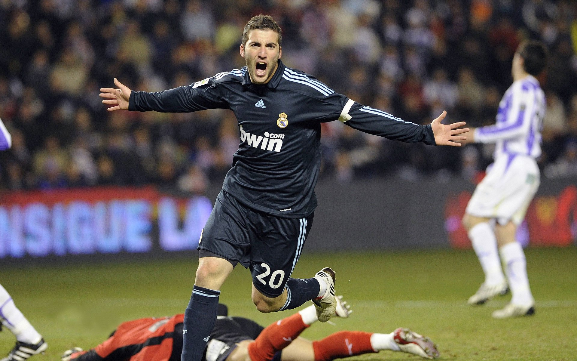 从里昂绝杀到世界杯接管,亚洲风暴,正在重塑世界足球的权力版图